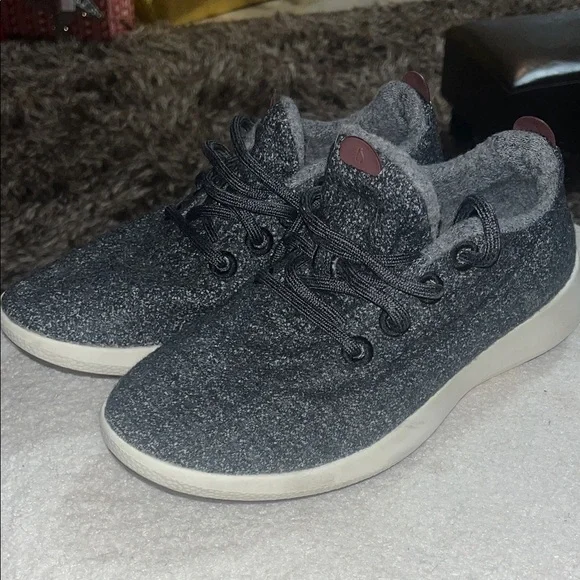 Allbirds Women's Merino Wool Charcoal and Cream Athletic Shoes - Picture 8 of 9